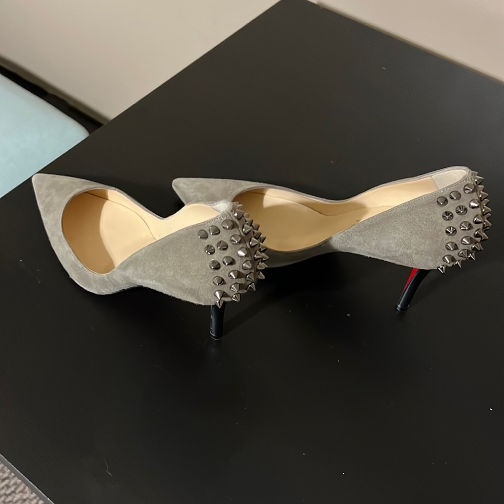 Red bottoms never worn